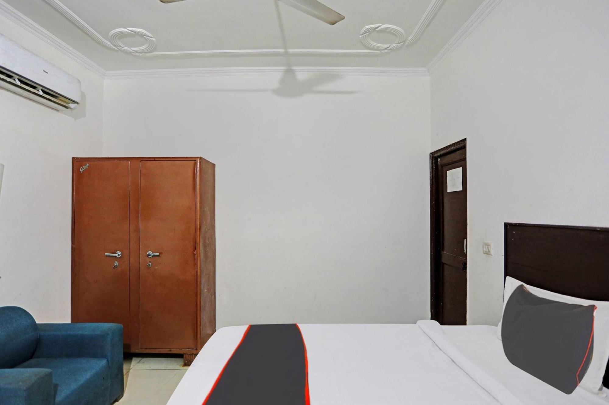 Collection O Mayank Guest House Near Iskcon Temple Noida Kālkāji Devi Екстериор снимка