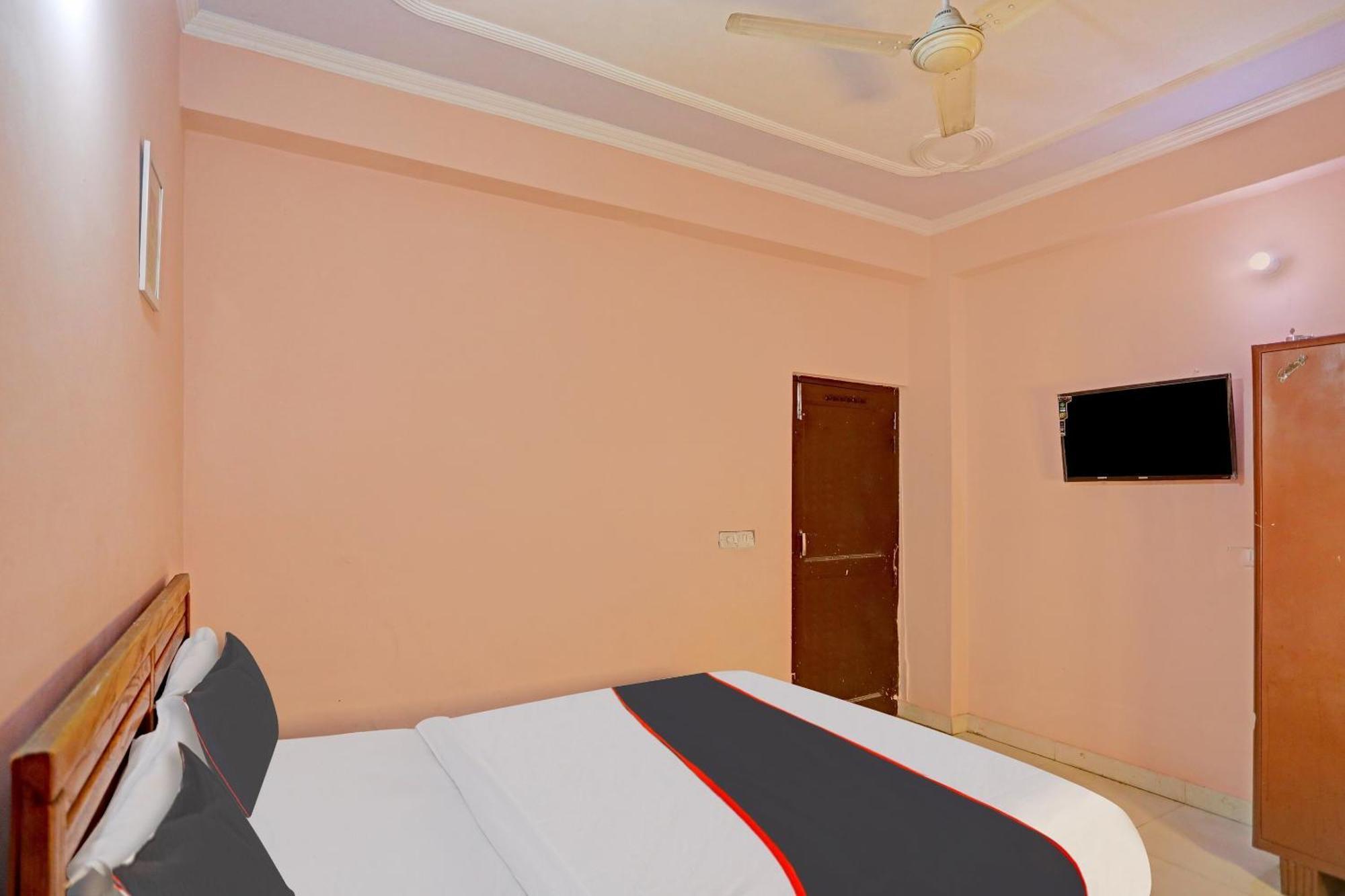 Collection O Mayank Guest House Near Iskcon Temple Noida Kālkāji Devi Екстериор снимка