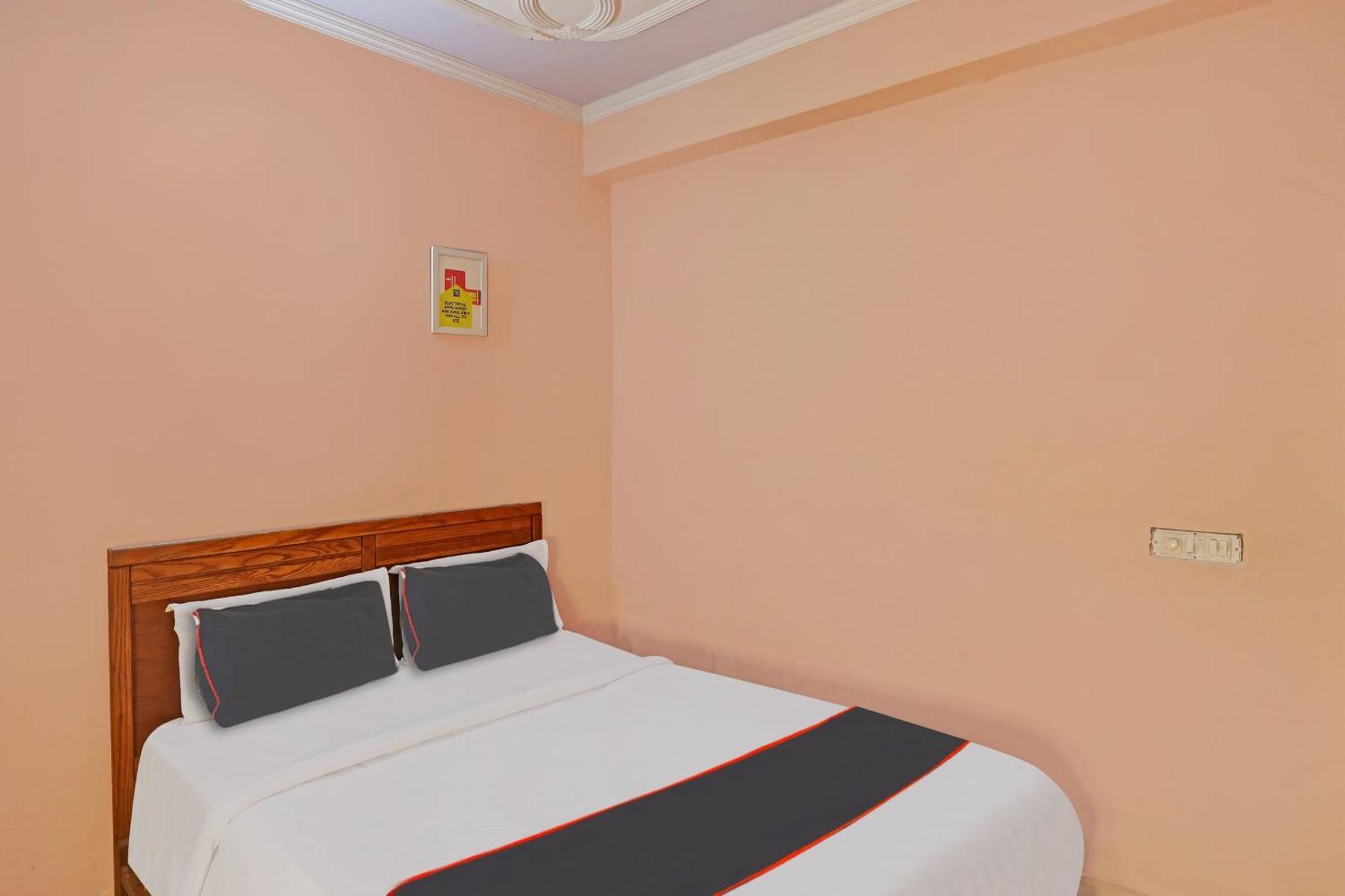 Collection O Mayank Guest House Near Iskcon Temple Noida Kālkāji Devi Екстериор снимка